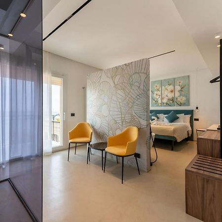 B&B Le Suites Di Costanza 切法卢 外观 照片